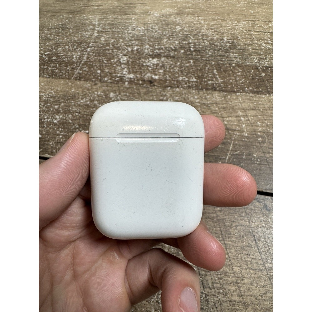 Apple AirPods 2nd Gen Bluetooth Headphones with Charging Case White - Picture 4 of 7